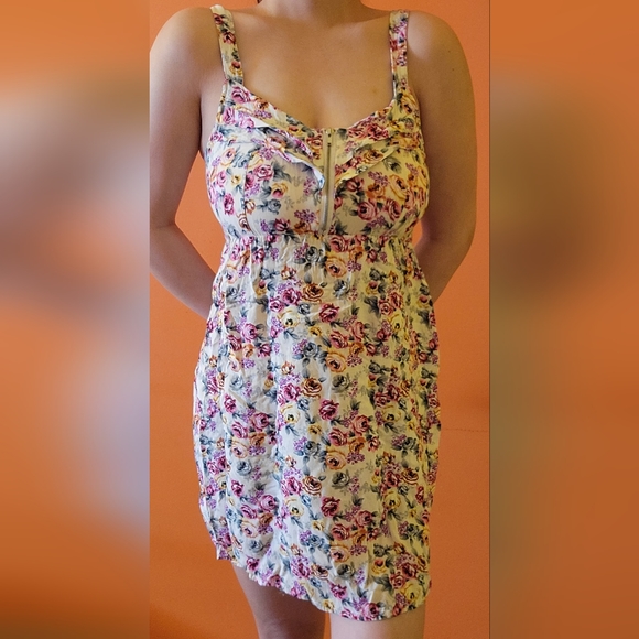 STREETWEAR SOCIETY - Picture 1 of 4